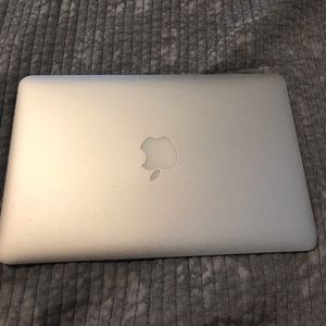 MacBook air 11”